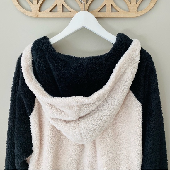 Urban Outfitters Fuzzy Crop Hoodie Black/Cream Sz Small - Picture 8 of 8